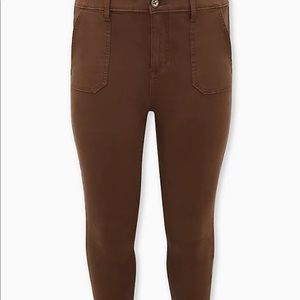SKY HIGH TWILL SKINNY PANT - BROWN 14 torrid